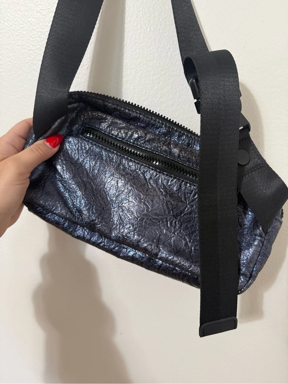 Kendall & Kylie Black Metallic Crossbody Bag